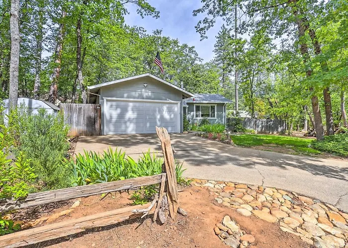 Charming Shasta Lake Retreat: Boat, Hike & Fish!