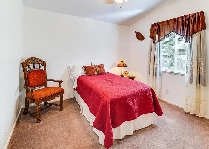 'Mtn Gate Guest House' ~ 6 Mi To Shasta Lake!